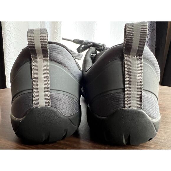 Whitin barefoot trial-running shoes in light grey. Size 42. main image 4